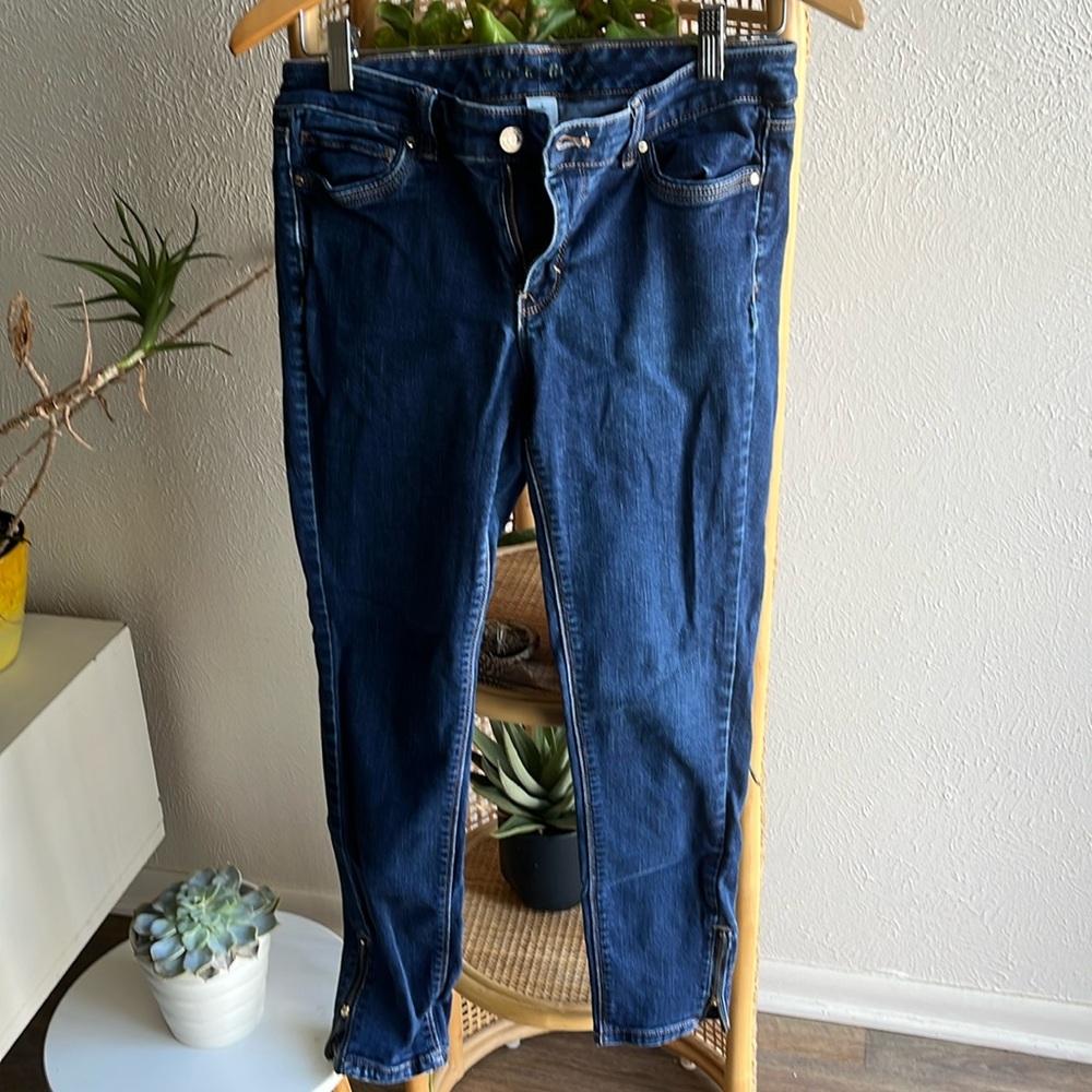 Whitehouse black market skinny jeans